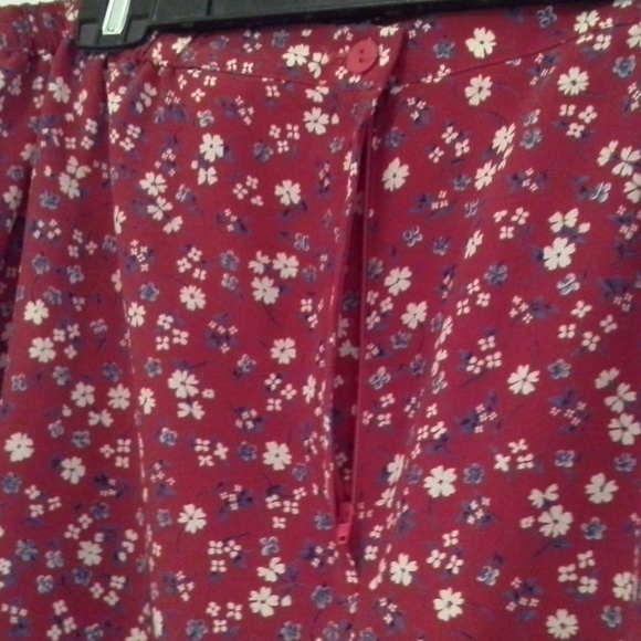 |SOLD| Red White Blue Floral Skirt with Side Slits - Picture 4 of 8